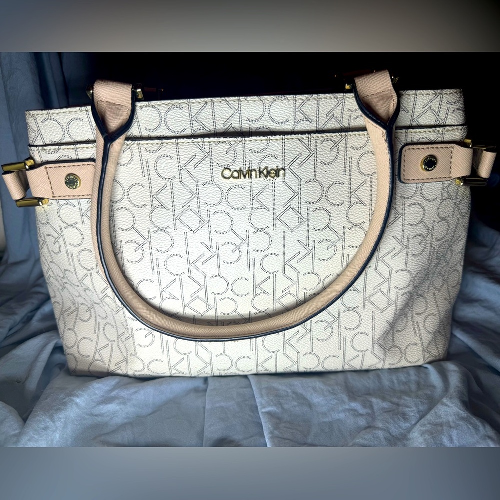 Calvin Klein Medium Signature Monogram Tote -NO CALLOUTS - Picture 1 of 8